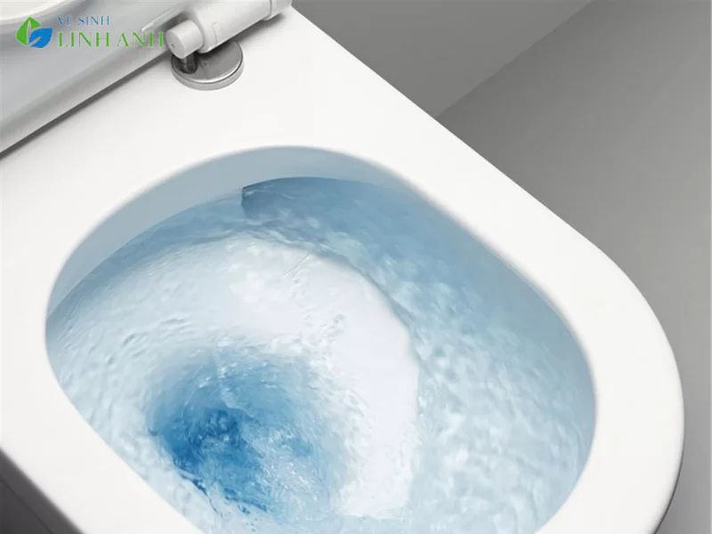 Bồn cầu xả nước liên tục không ngừng
